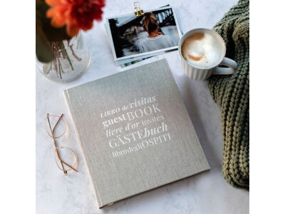 Carte de oaspeți goală