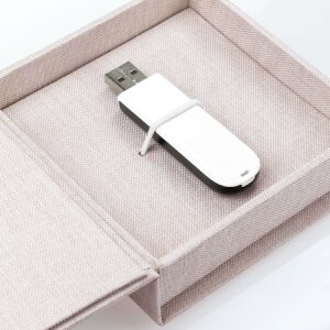 ZEP USB Box Modena Linen bej 11x11x3 cm cu fotografie decupată fără stick USB
