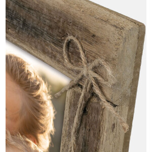 Ramă foto ESSENCE din lemn 13x18 cm, rustică cu pendente de inimă și jută